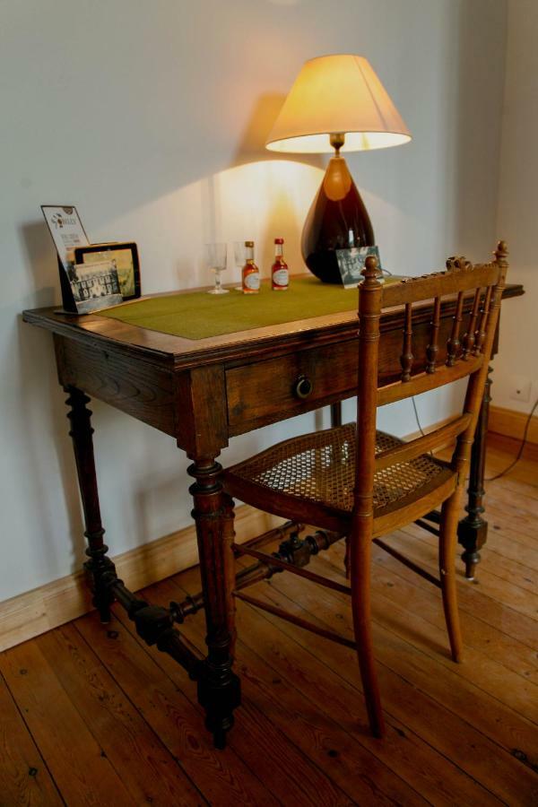 Bed & Breakfast Chateau Les Cedres Bretteville-l'Orgueilleuse Exteriör bild